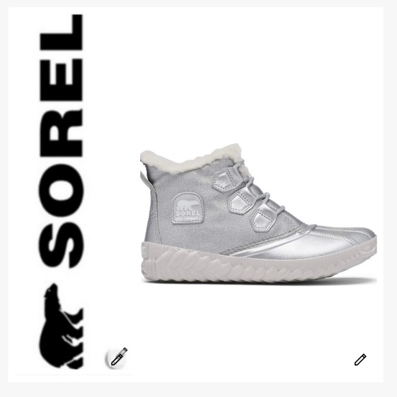 NWT Disney x Sorel Out & About Plus Frozen Waterproof Boots - Picture 1 of 12